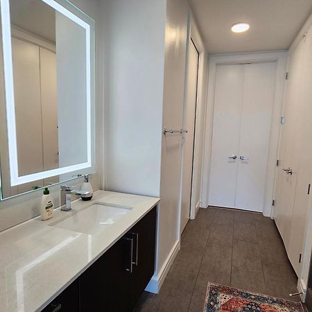 Luxury Highrise In Midtown - Skyline Views And Chic Decor Leilighet Houston Eksteriør bilde