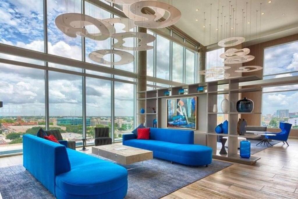 Luxury Highrise In Midtown - Skyline Views And Chic Decor Leilighet Houston Eksteriør bilde