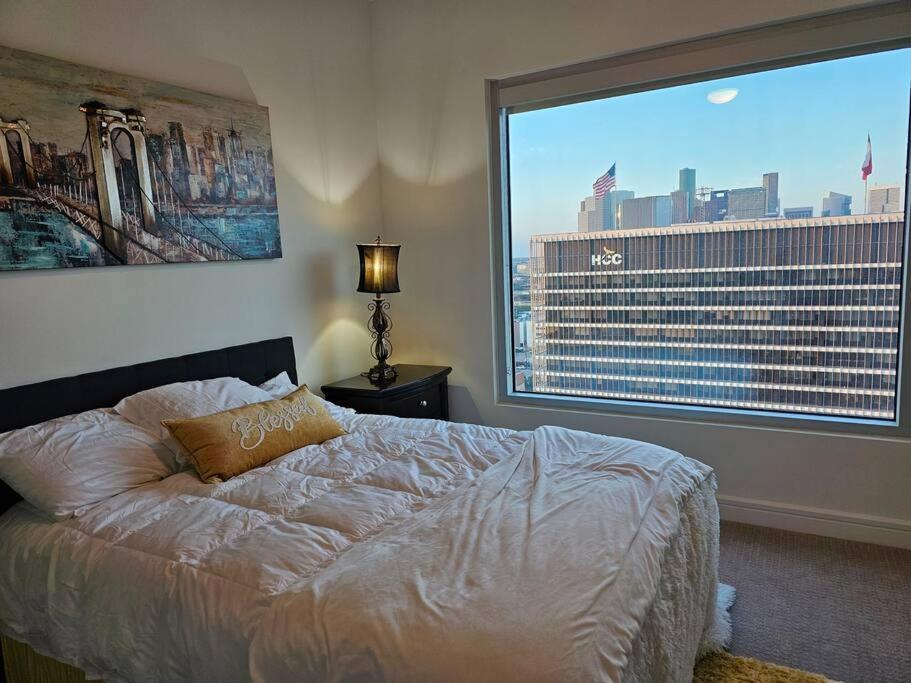 Luxury Highrise In Midtown - Skyline Views And Chic Decor Leilighet Houston Eksteriør bilde