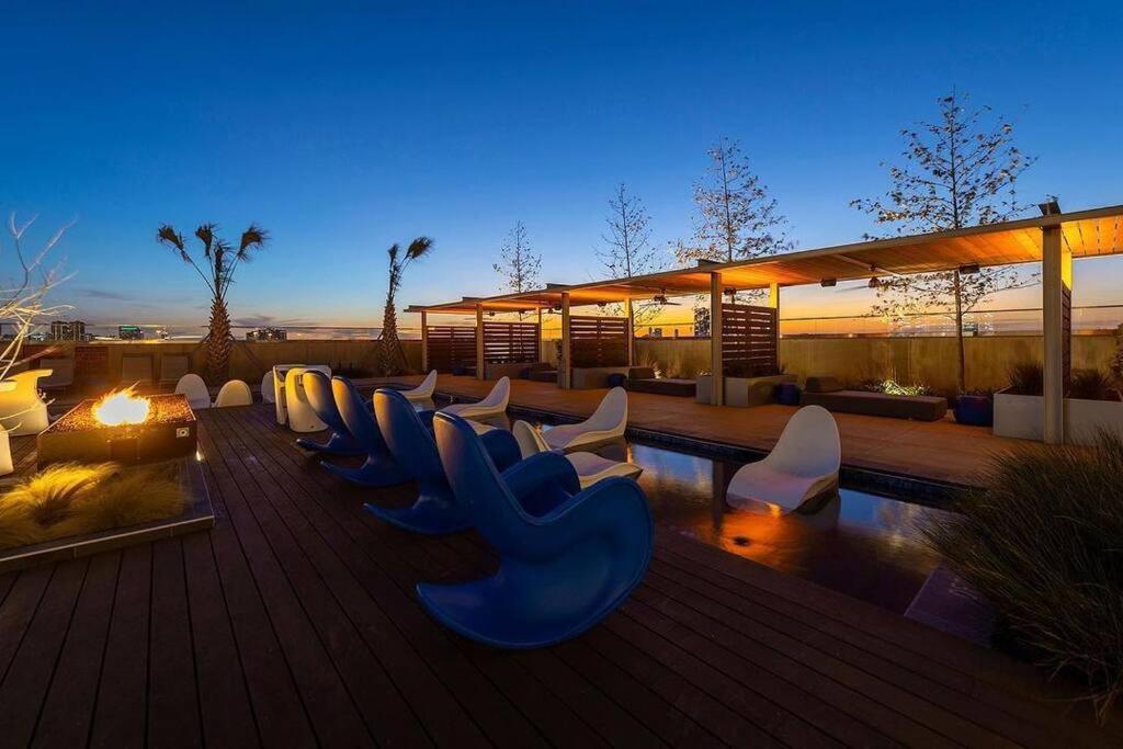 Luxury Highrise In Midtown - Skyline Views And Chic Decor Leilighet Houston Eksteriør bilde