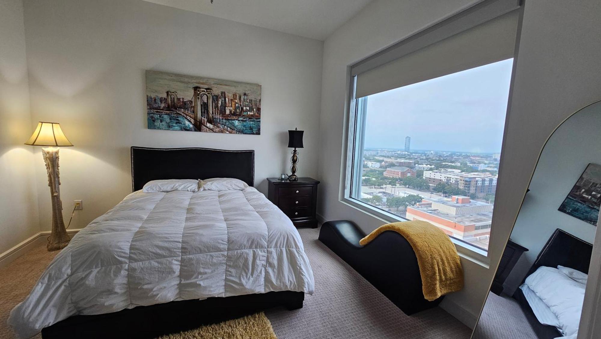 Luxury Highrise In Midtown - Skyline Views And Chic Decor Leilighet Houston Eksteriør bilde