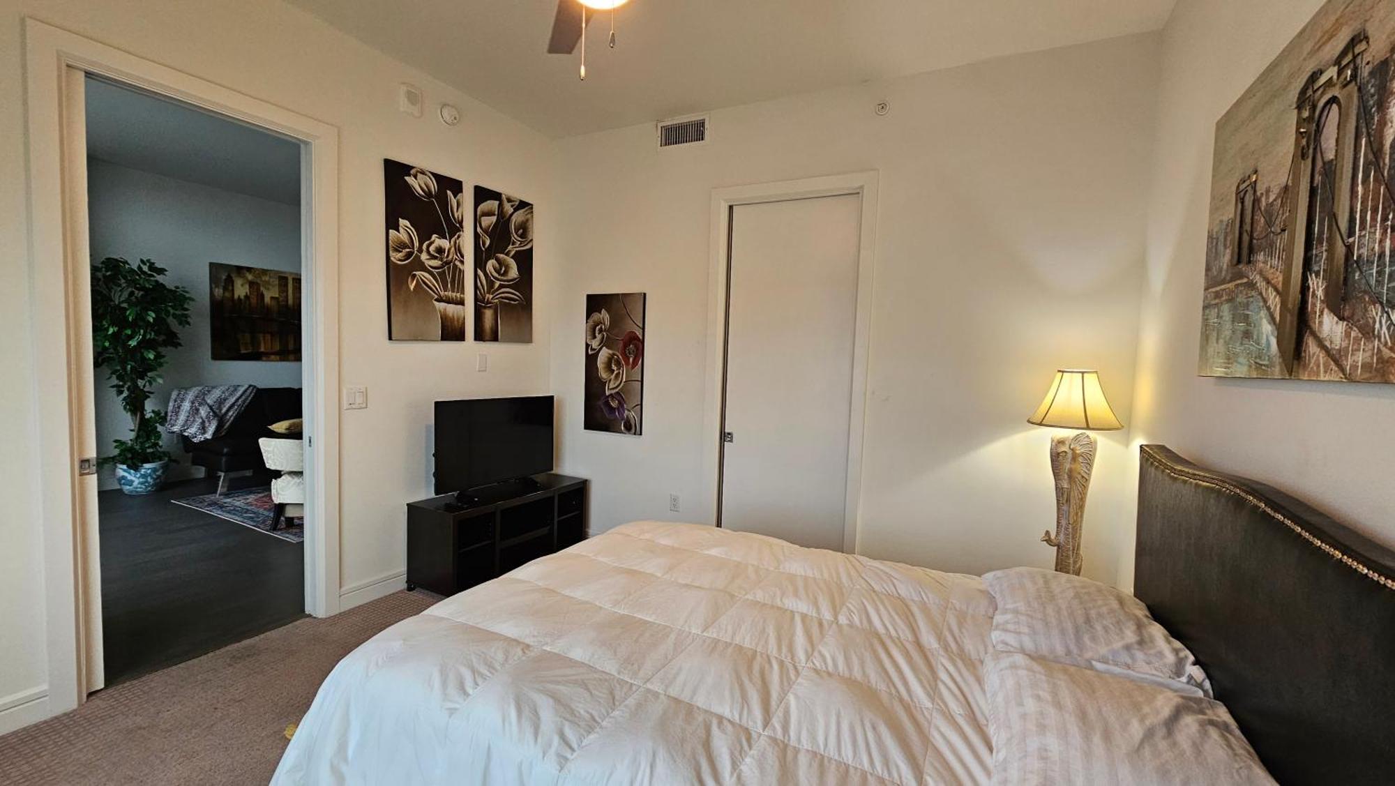 Luxury Highrise In Midtown - Skyline Views And Chic Decor Leilighet Houston Eksteriør bilde
