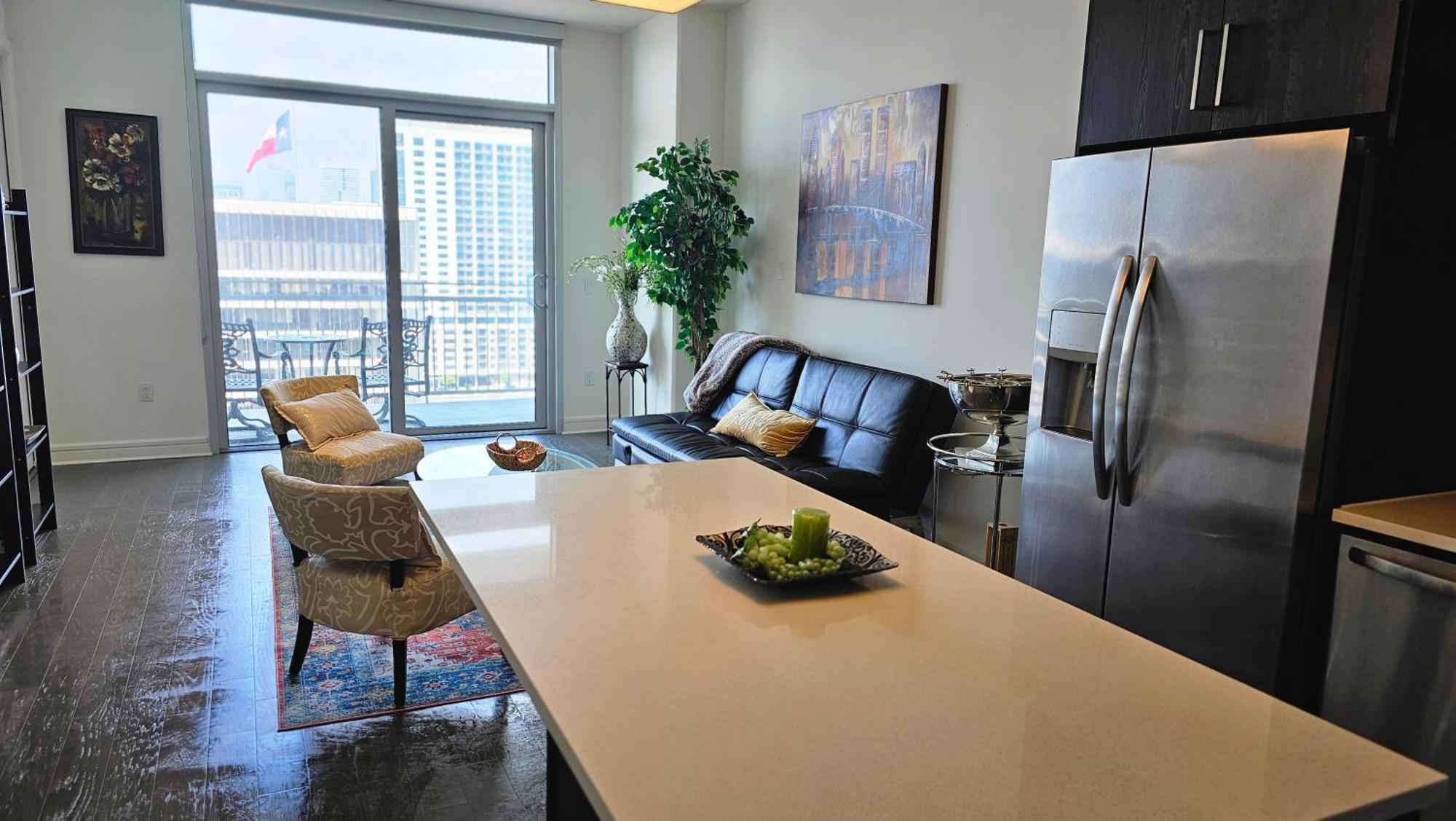 Luxury Highrise In Midtown - Skyline Views And Chic Decor Leilighet Houston Eksteriør bilde