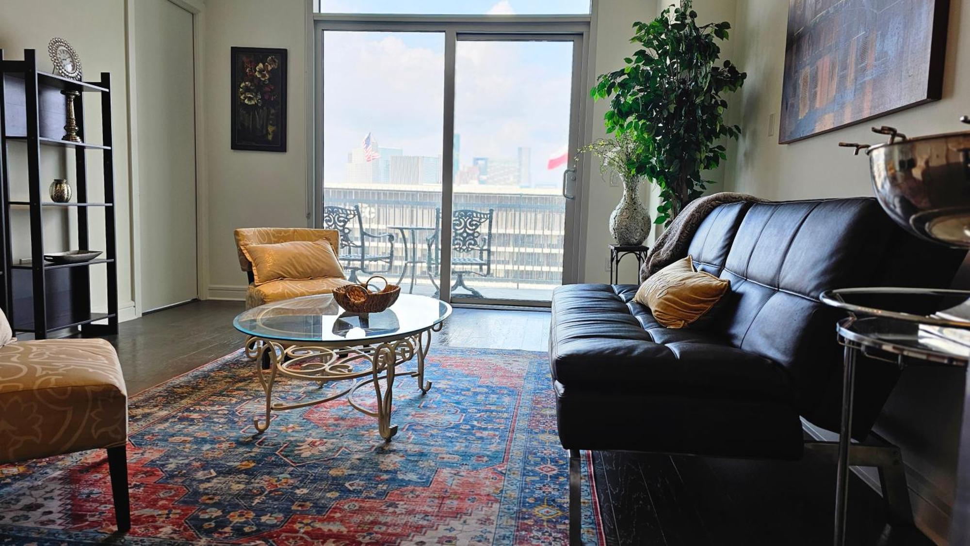 Luxury Highrise In Midtown - Skyline Views And Chic Decor Leilighet Houston Eksteriør bilde